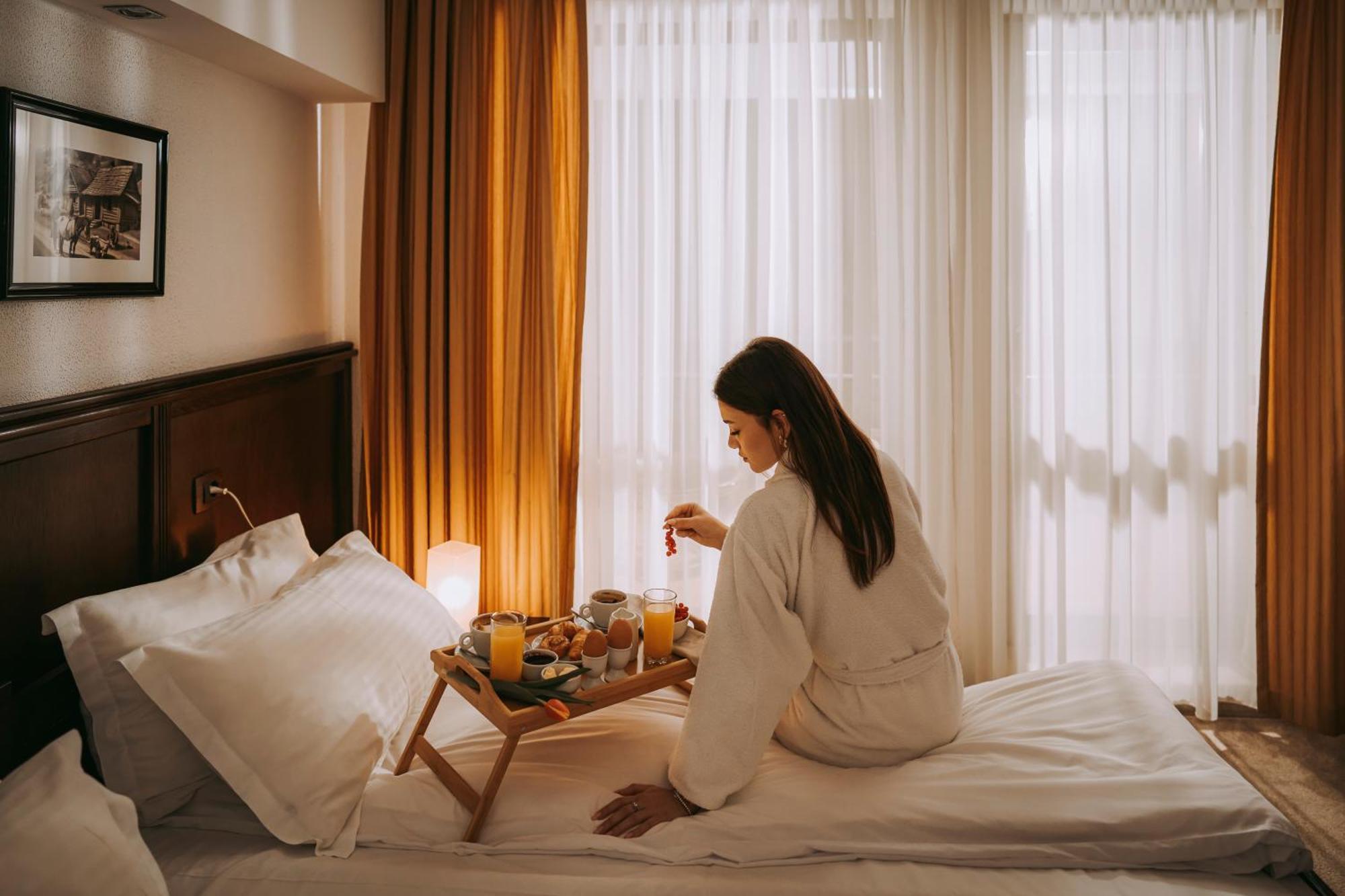 Hotel & Restaurant Sofia ซูเจวิตซา ภายนอก รูปภาพ