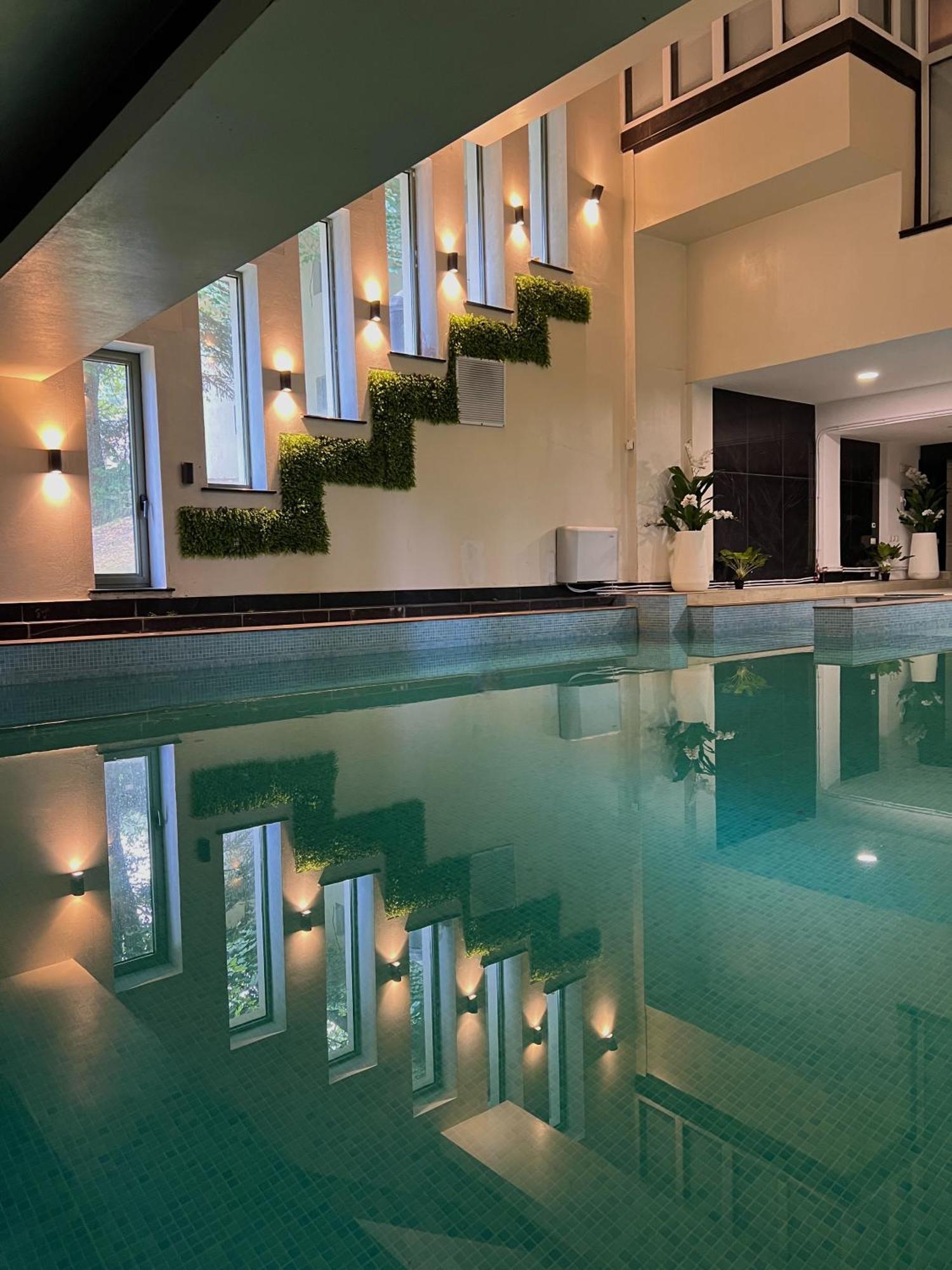 Hotel & Restaurant Sofia ซูเจวิตซา ภายนอก รูปภาพ